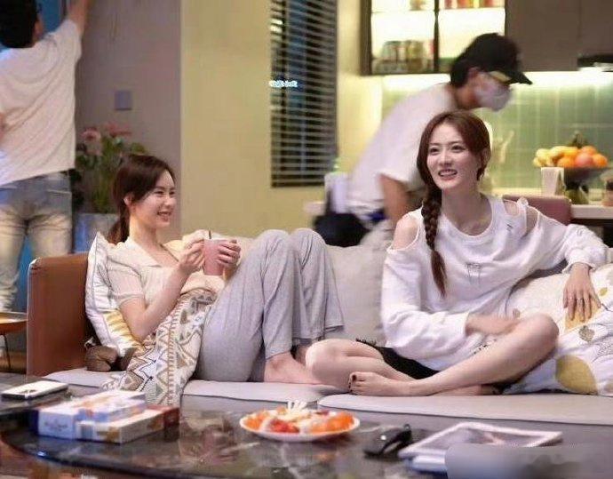 徐璐和陈都灵在节目中的松弛感 
