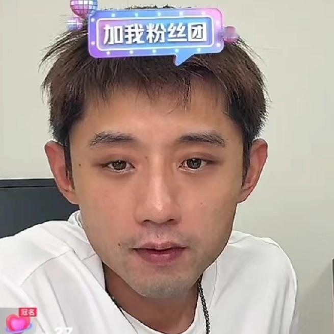 张继科是不是在回避，
我不评价，
但是有一点，我敢肯定的，他是个正人君子。
 
