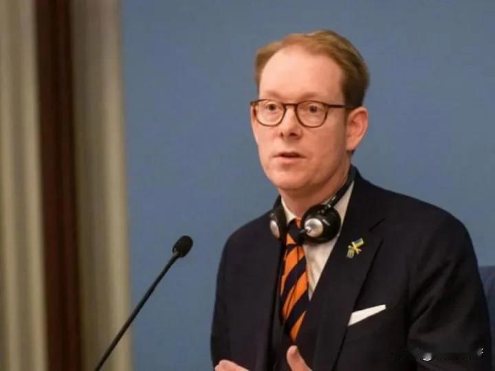 几乎全军覆没！这下瑞典人炸锅了，背锅者也找好了。
斯德哥尔摩当地时间2024年9