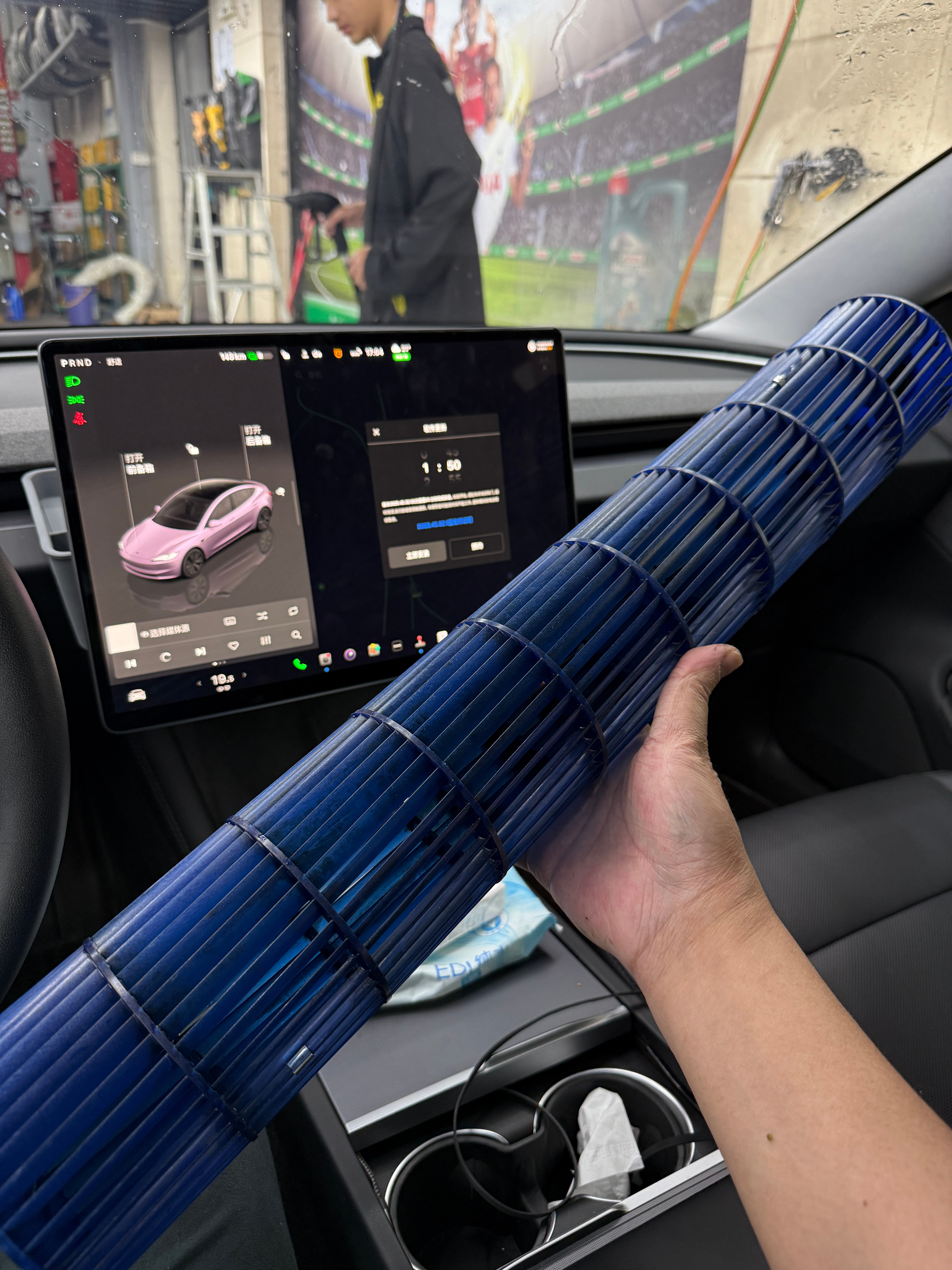 下雨天洗个车，主要是来借高压水枪洗风轮