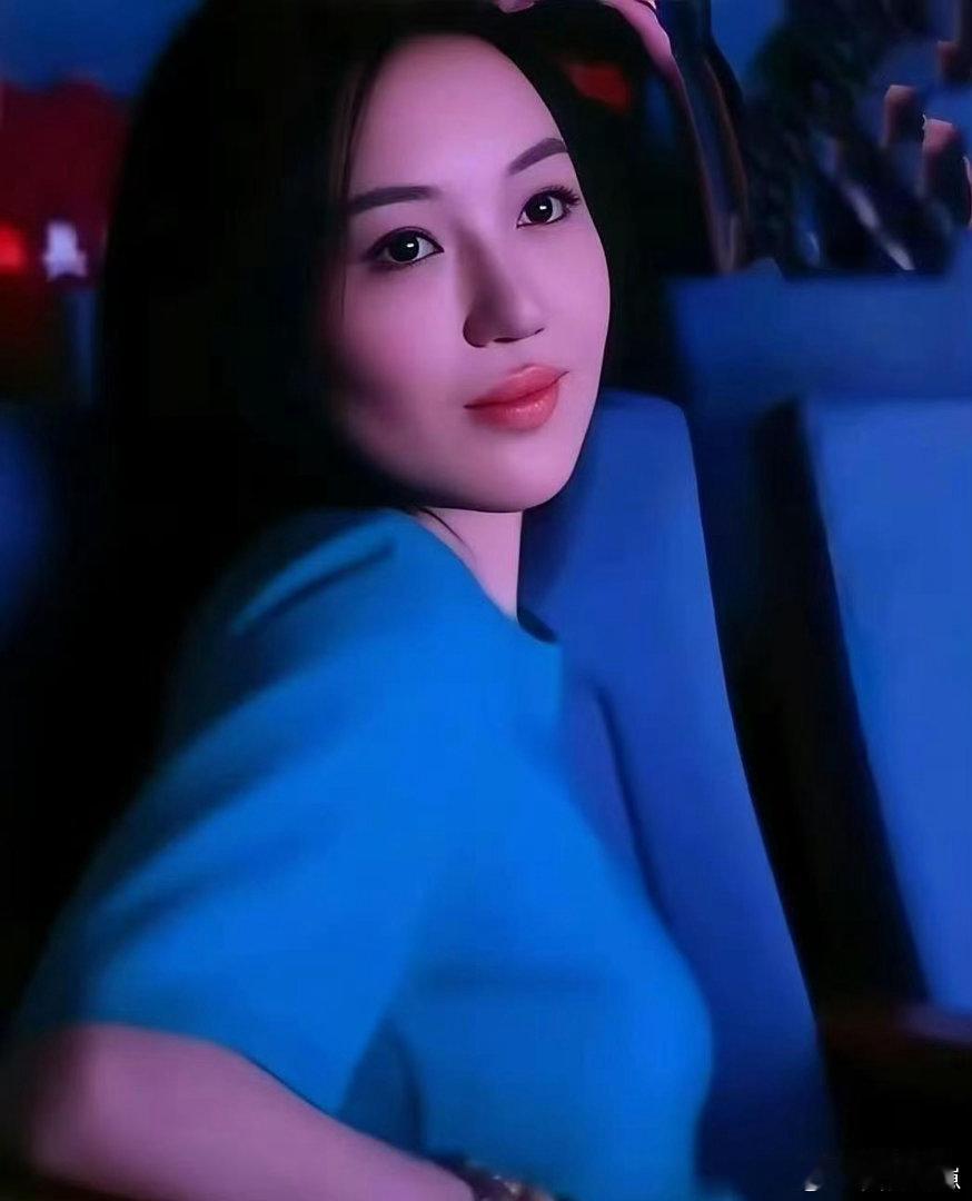 这竟然是王菲女儿，真没想到如此亭亭玉立！ 