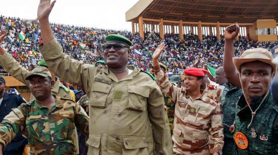 尼日尔军政府敢把法国铀矿、中国油企、澳洲金矿一口气收归国有，不是莽撞，是算准了“