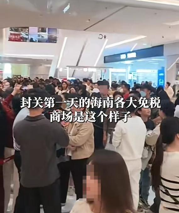 我滴妈呀，这也太震撼了
这居然是现在的海南三亚！

谁能想到上一个月还比较冷清的