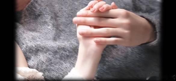 王玉雯周柯宇眼神拉扯 太喜欢两人的人设反差了！清冷克制的男主搭配自带神秘感的女主