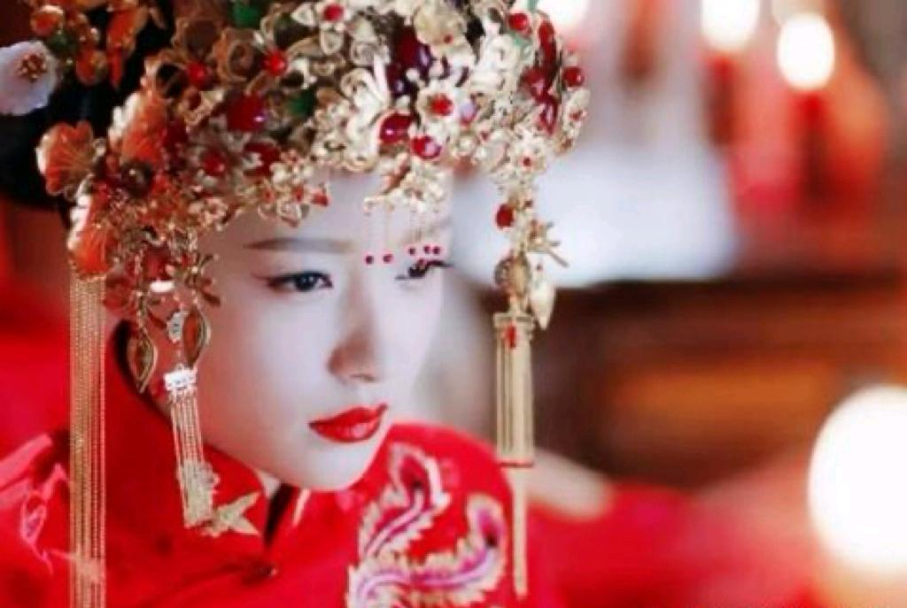 1904年，29岁的李征五被晚清军机大臣王文韶招为女婿。洞房花烛夜，他急不可耐的