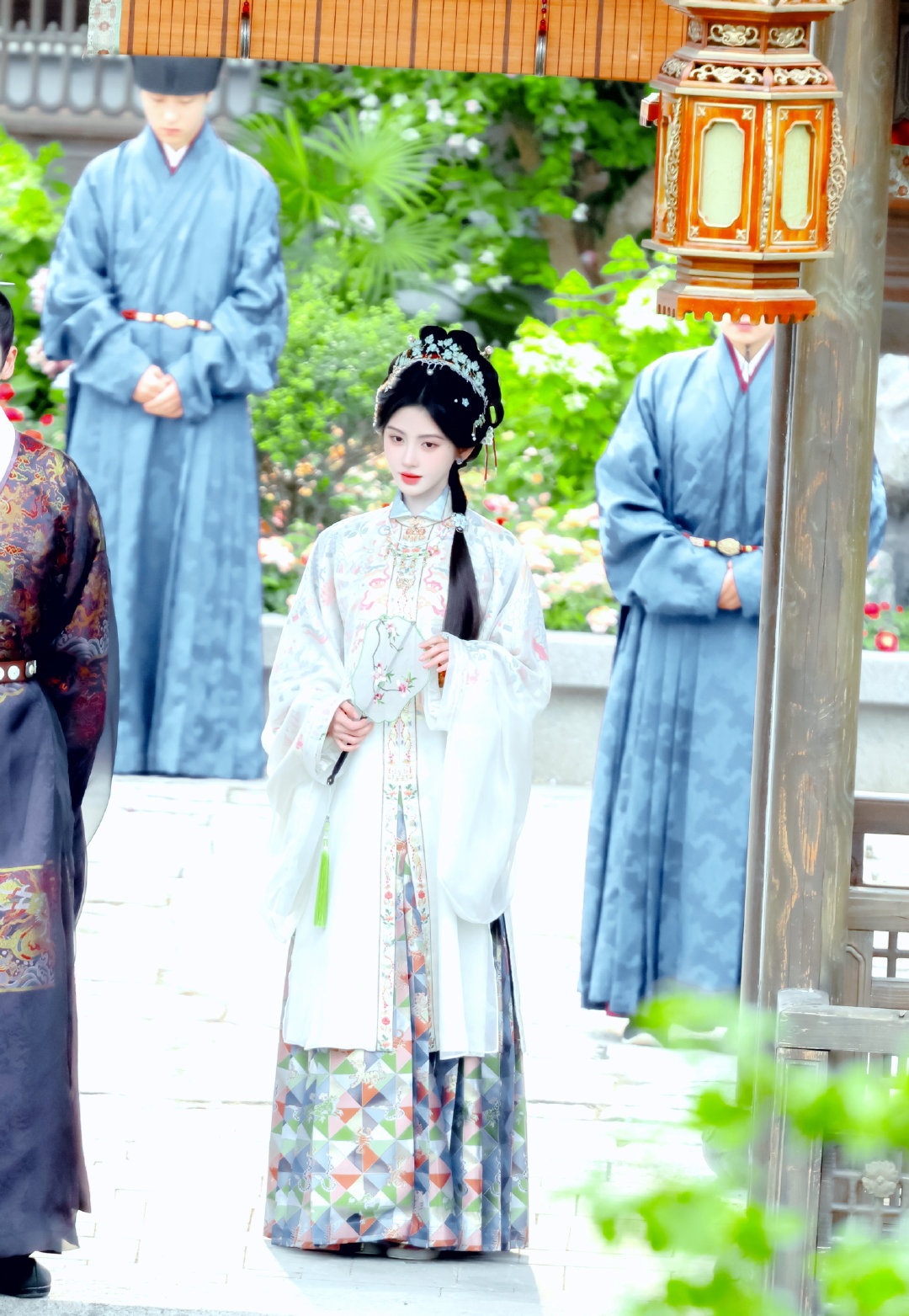 jjy鞠婧祎万花世界 jjy鞠婧祎苏绿夏 ＂你就是我的那束光，我永远都会为你心动