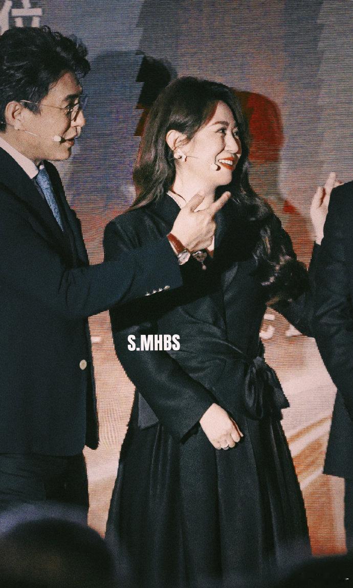 43岁马丽状态马丽的 43 岁也太理想了！气质从容不迫，状态自然舒服，没有紧绷感