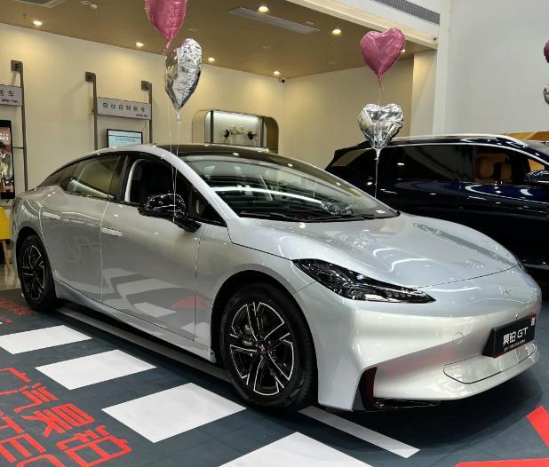 国产芯片全面突围。广汽科技日发布三大创新技术，昊铂GT攀登版5月上市，全车100