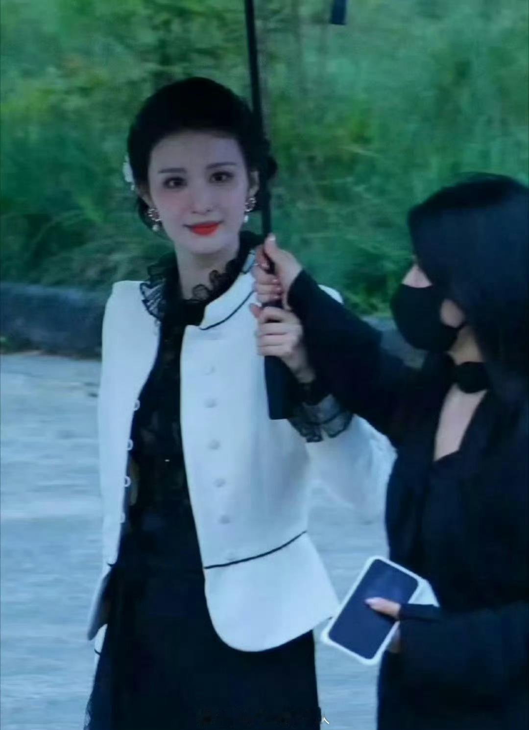 王楚然粉丝浮生造型维权，嗯怎么说呢 我也看不下去这衣服了，旗袍好看很容易出圈的，
