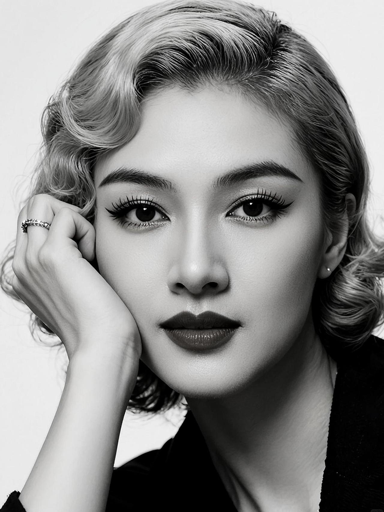 AI复古低饱和照 随变ai随便玩 赫本风 颜值 复古氛围感