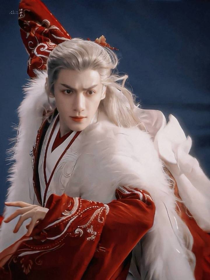 水龙吟第一波物料已出罗云熙服化道看着还是很精致但是和长月烬明感觉很相似[跪了] 