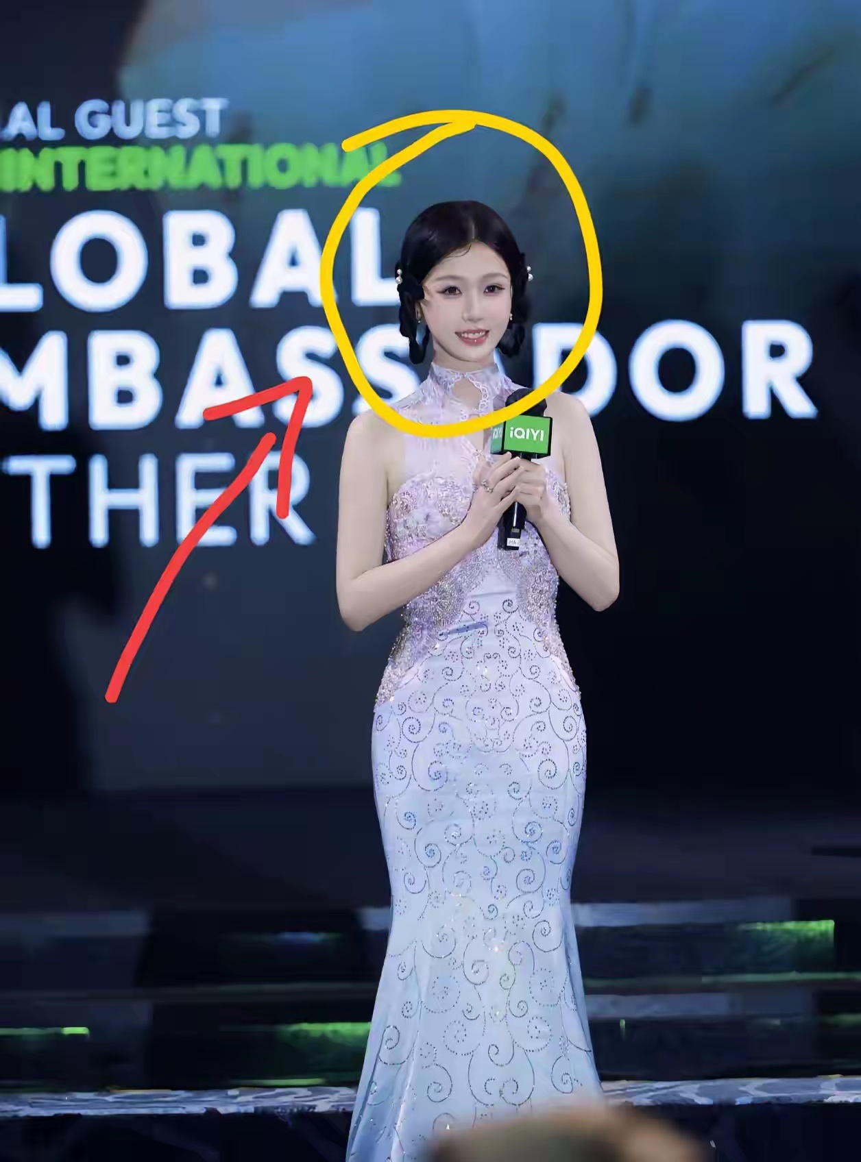 刚刚查了虞书欣怎么也没有想到30岁的虞书欣，居然一个人出席了马来西亚活动。这次穿