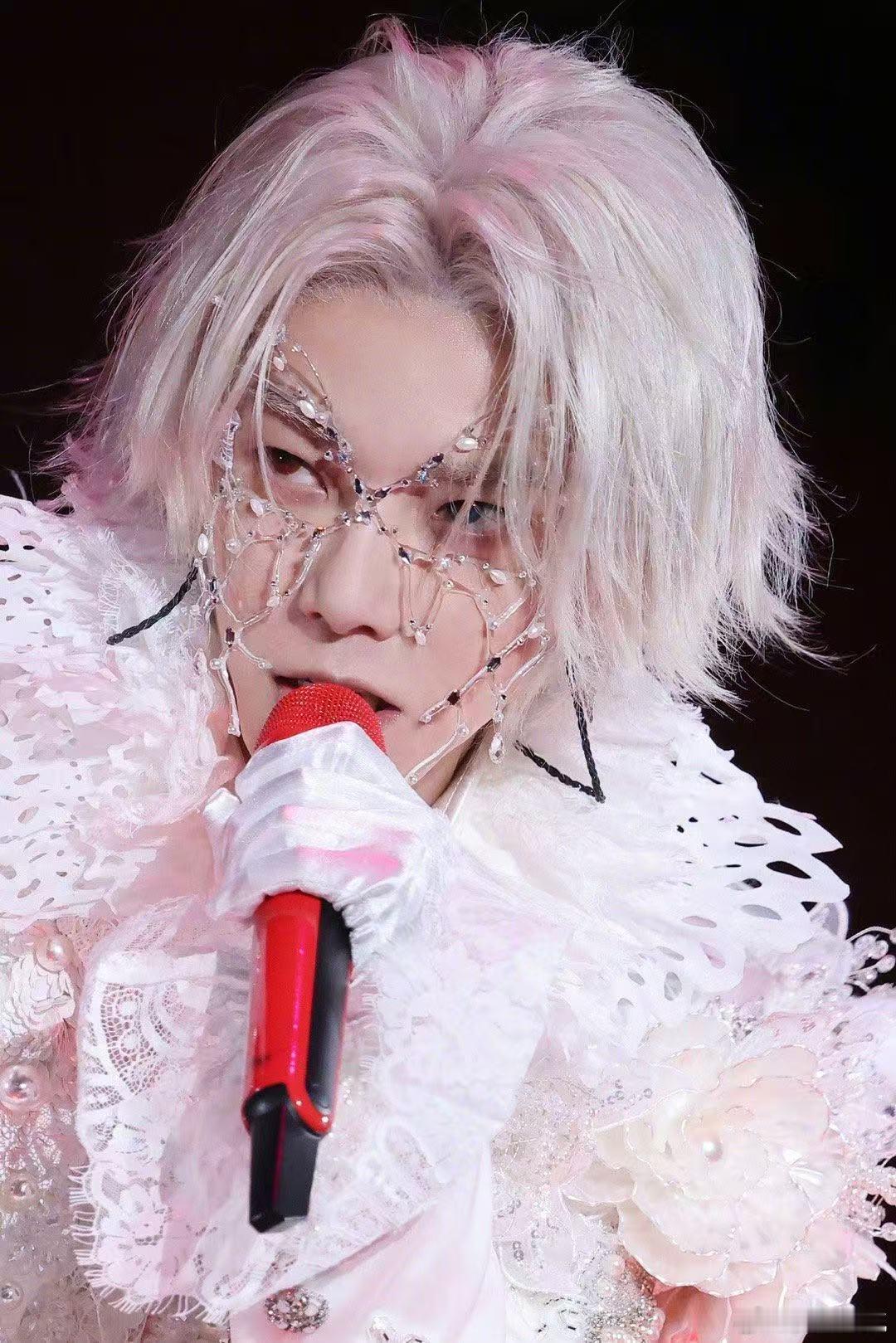 湖南卫视压轴官宣华晨宇 花灯璀璨，乐响元宵！华晨宇正式加盟元宵喜乐会，用歌声点亮