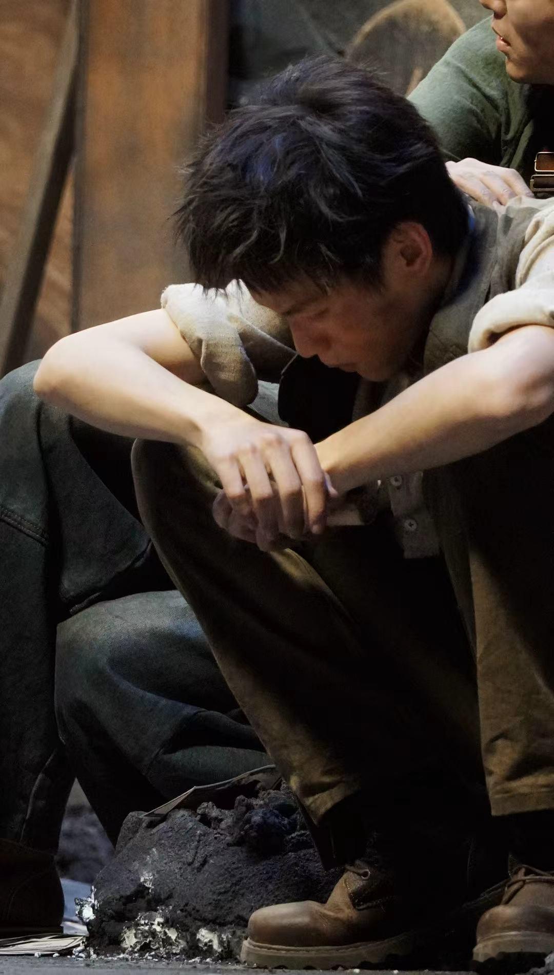 李治良在喜人2又演傻子 哈哈，李治良这是要在“傻子”人设里扎根啦！《喜人2》中他