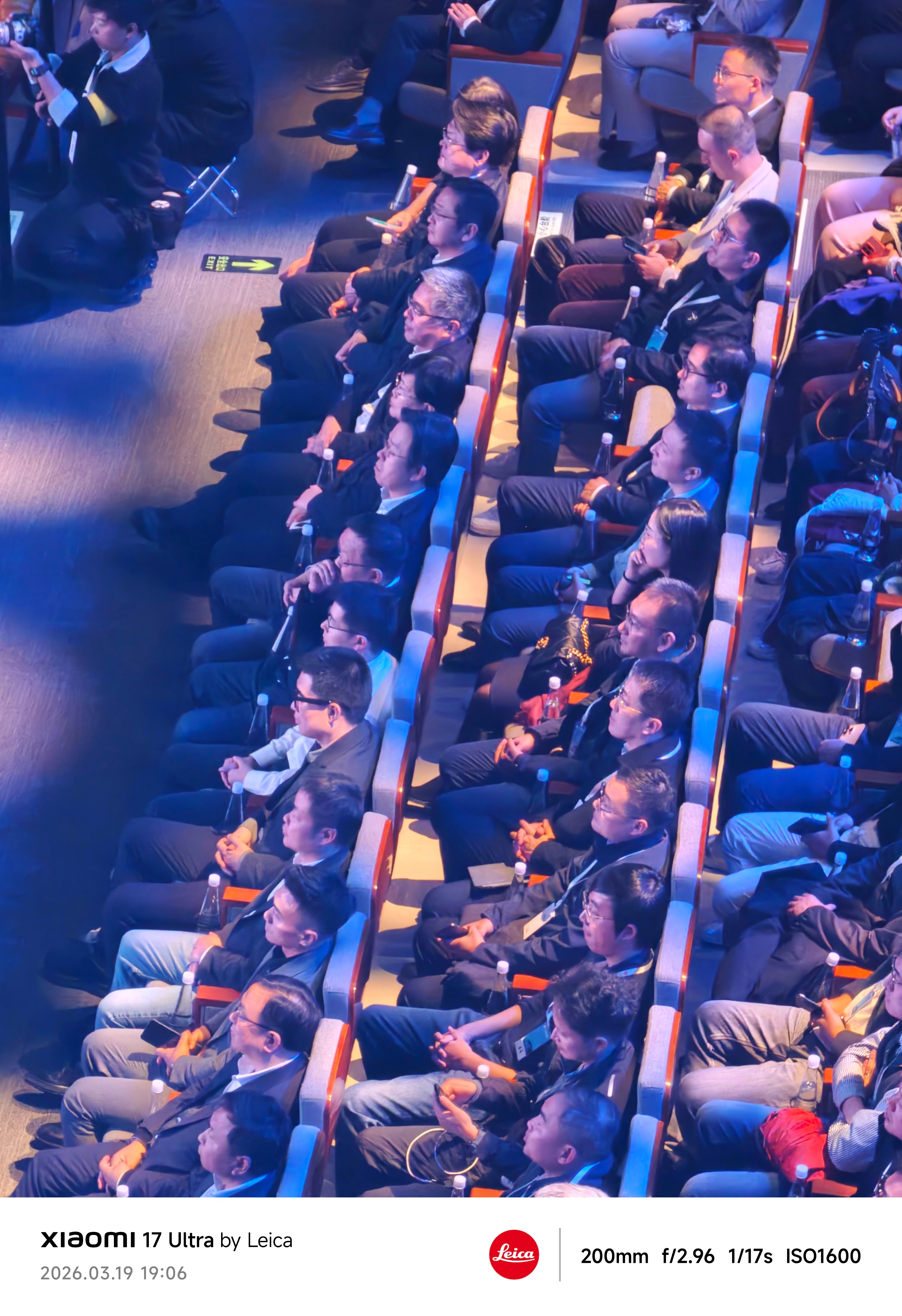 今天坐三楼，我这个角度能完美看到何小鹏李想王传福等等等，中国汽车在一起才是最吊的