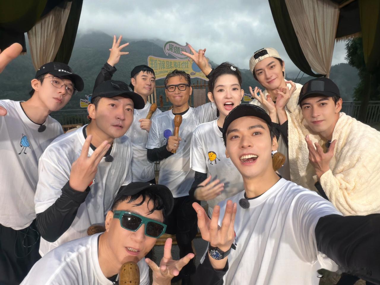 9月14日，业内谈《地球超新鲜2》成绩严重不达标，明年如果要开第3季得换人！
刘