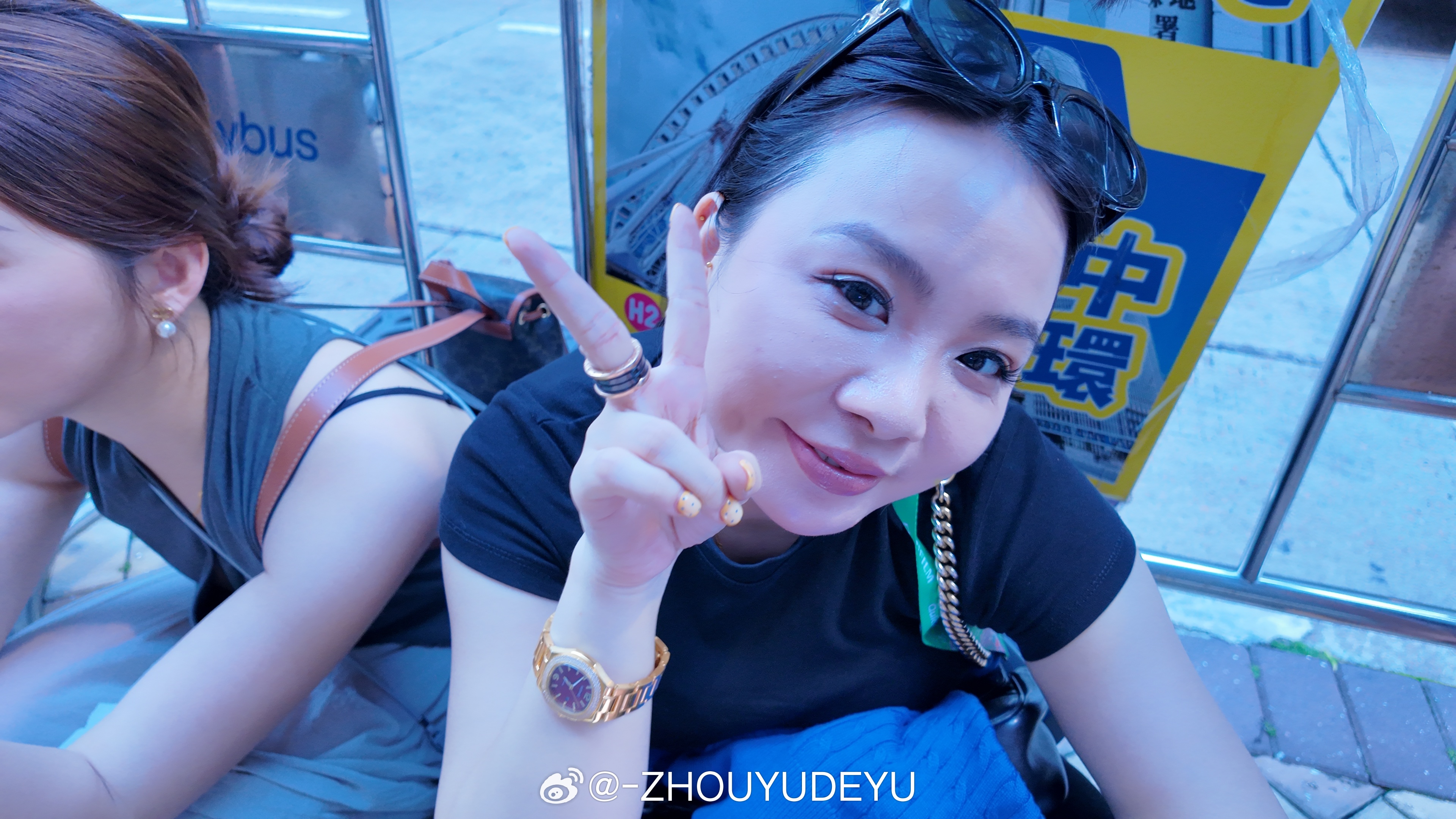 ：世界上不会只有我这一类人，有的人是安陵蓉的性格，自卑敏感脆弱。 