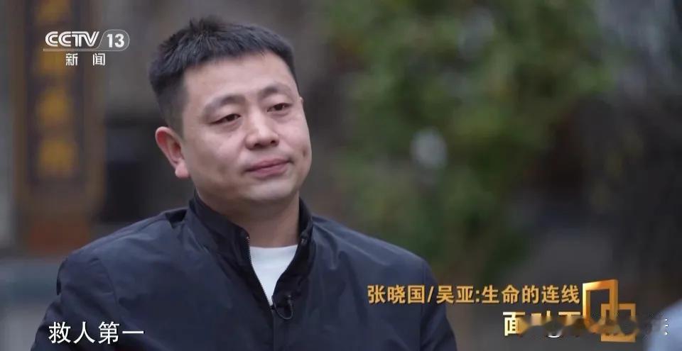 小伙救人按断女子6根肋骨，不但未受指责，反而还收获了老板娘丈夫的感谢。



这