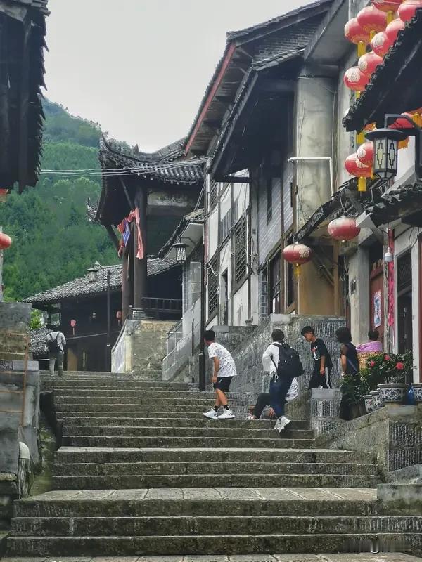有心在一起，吵不散；无心相处，小事也散

两个人能不能走到最后，不看热恋时有多甜
