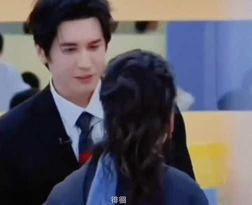 何赛飞张伦硕是什么邪门CP 何赛飞老师真的天生吃演员这碗饭，公主抱那段我反复刷了