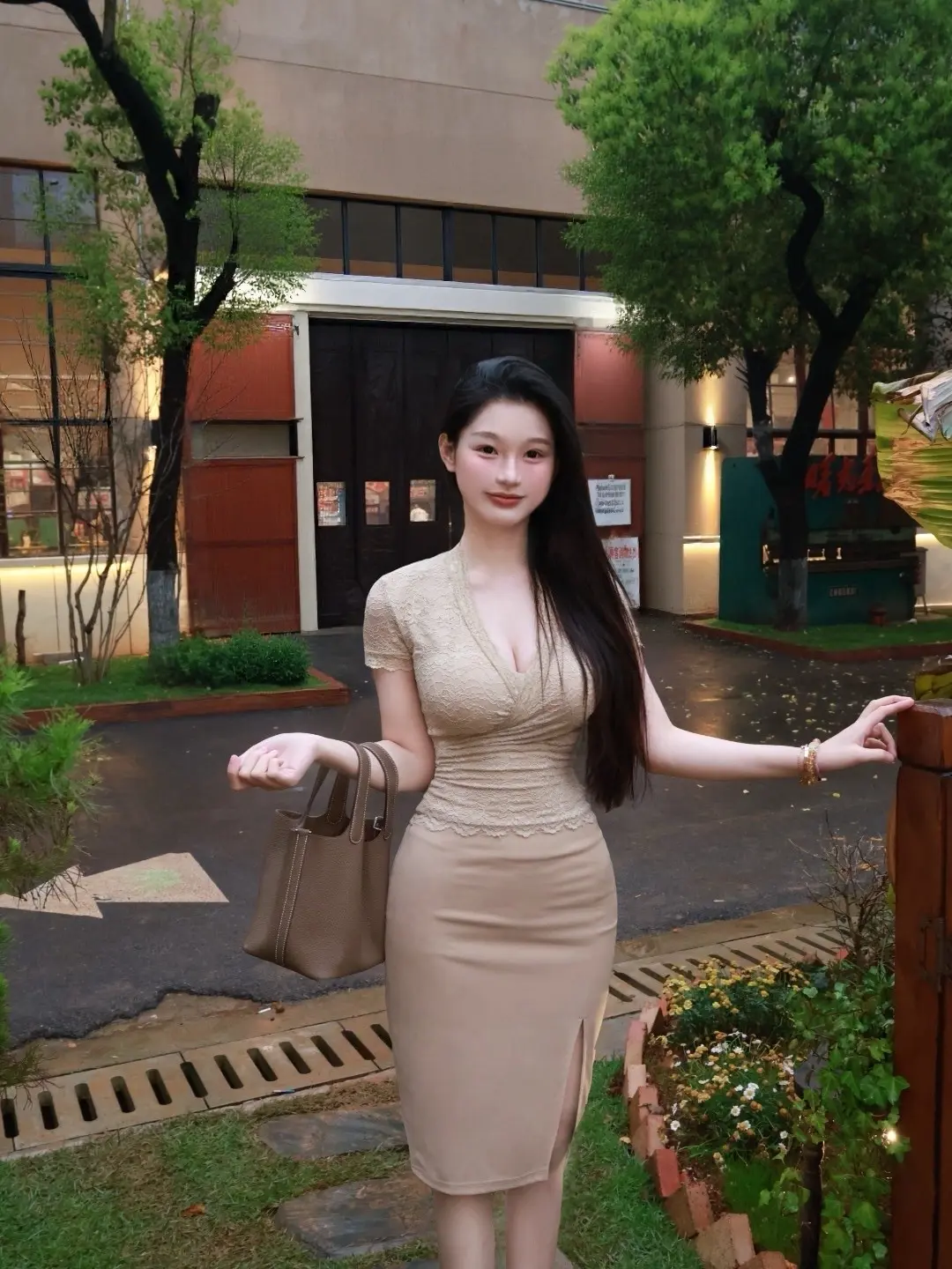 女人什么样 女人味就是什么样咯。