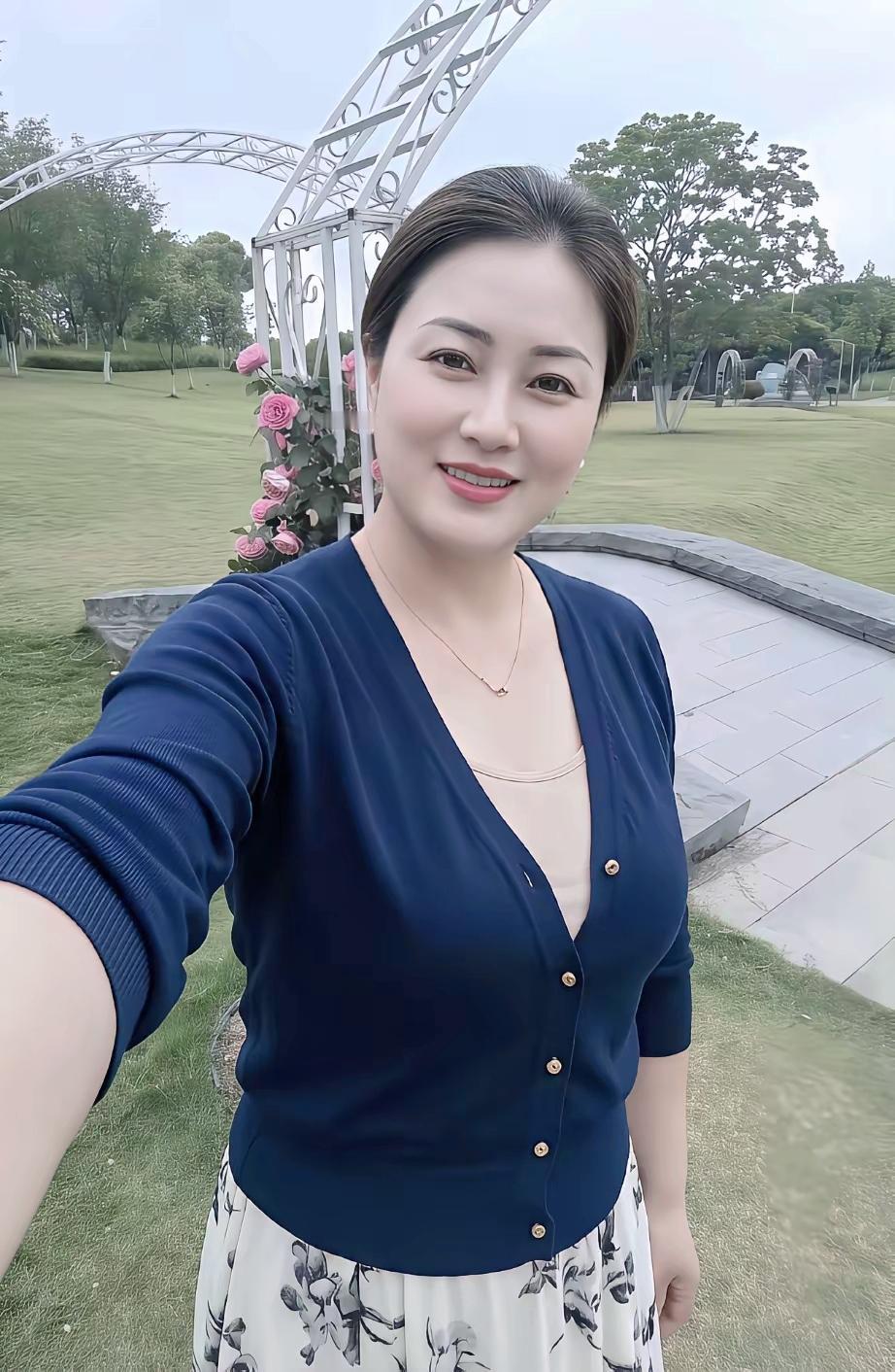  猜一猜姐姐几岁！年龄两个数字相加等于12，看看谁眼力最准 

年龄猜猜看