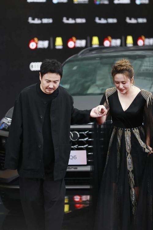 在第三届澳门国际喜剧节上，奥斯卡华人影后杨紫琼一句亲昵的“沈腾宝贝”，让两人的关