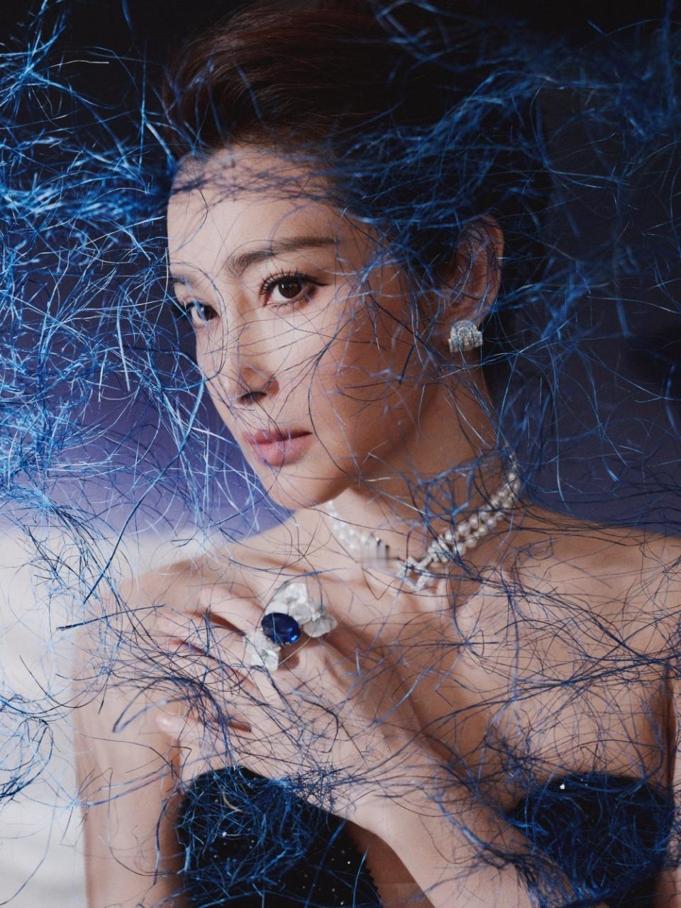 李冰冰登场即焦点 内娱大花李冰冰从不让人失望，微博之夜无疑是全场焦点，国民度与国