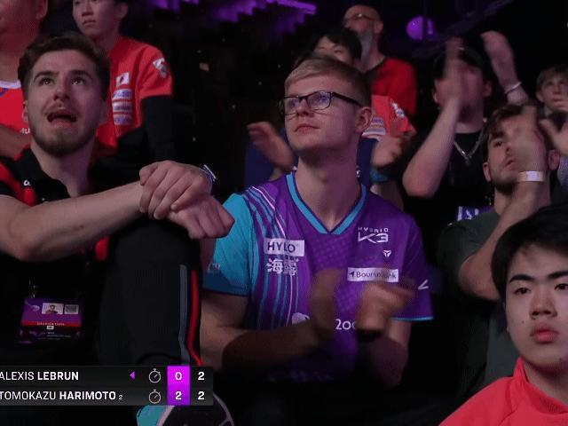 张本智和🇯🇵二轮游了[捂脸]！
刚刚，主场作战的大勒布伦🇫🇷上演让二追三