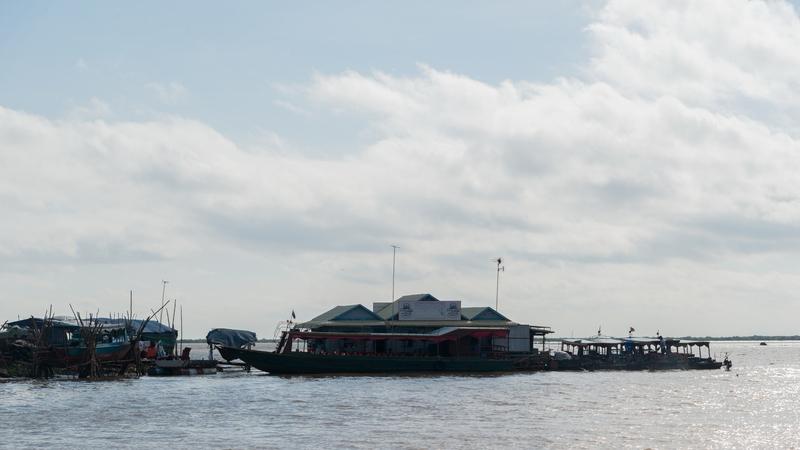 柬埔寨有不少不为人知的冷知识。它旧称高棉，位于中南半岛，领土像个碟状盆地，中部平