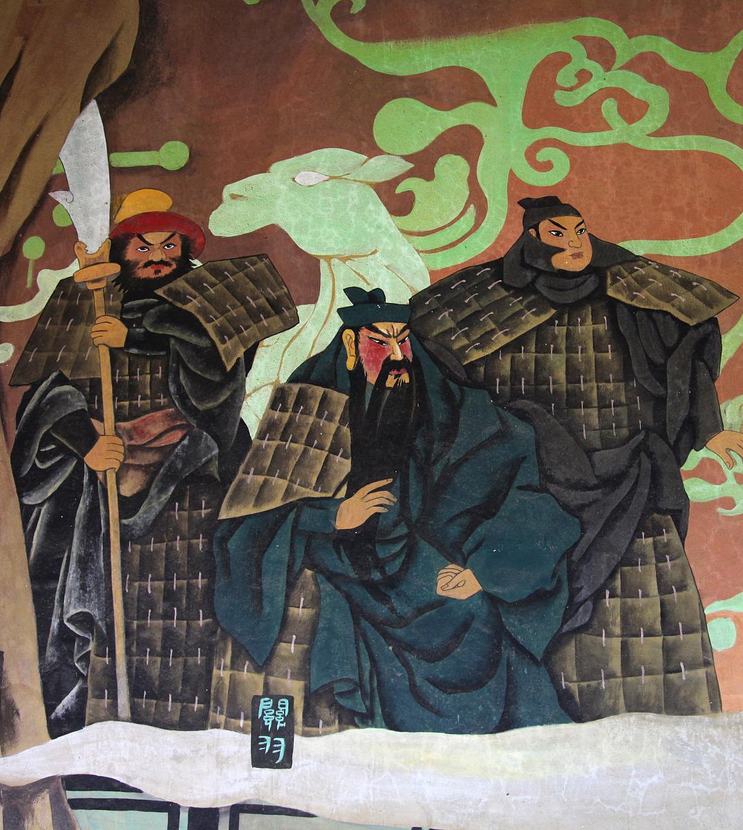 曹操梦见夺曹氏江山的人姓马，便杀了马超全家，没想到此马非彼马

其实曹操对“姓马