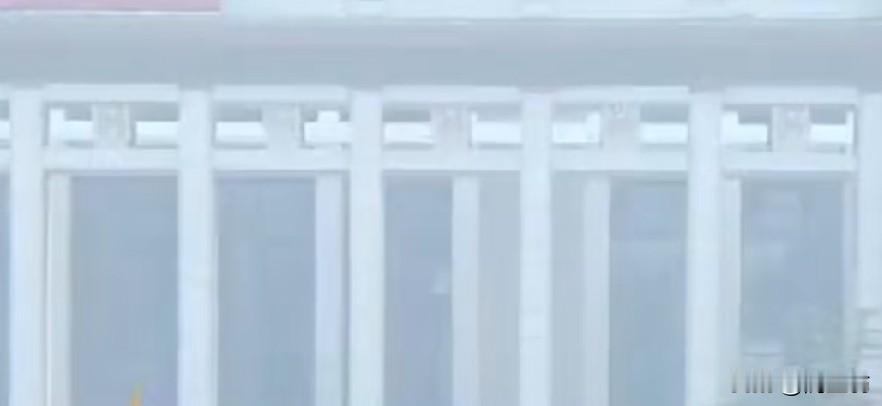 中美友好
这是主流
改革开放
才是潮流
煽风点火
那是乱流