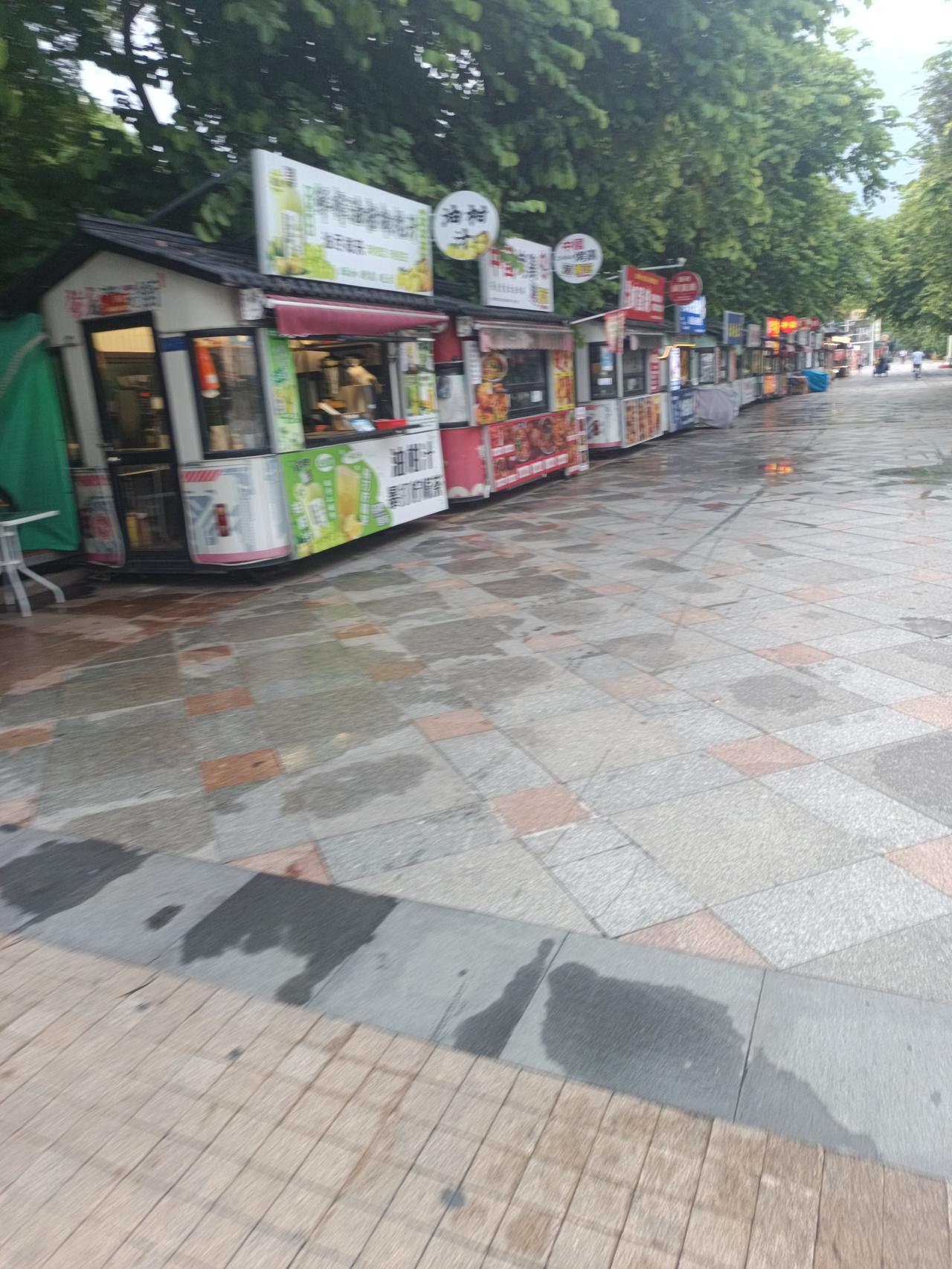 我在紫金西提
发现一个很严重的问题
不知道怎么样说才好



今天路过西堤
虽然