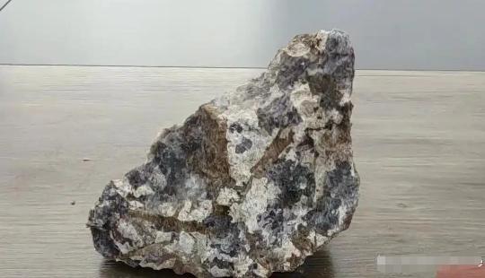 [下雨]美国芒廷帕斯不再稳坐第二，四川稀土矿储量曝光，新能源产业链迎来重磅底气。