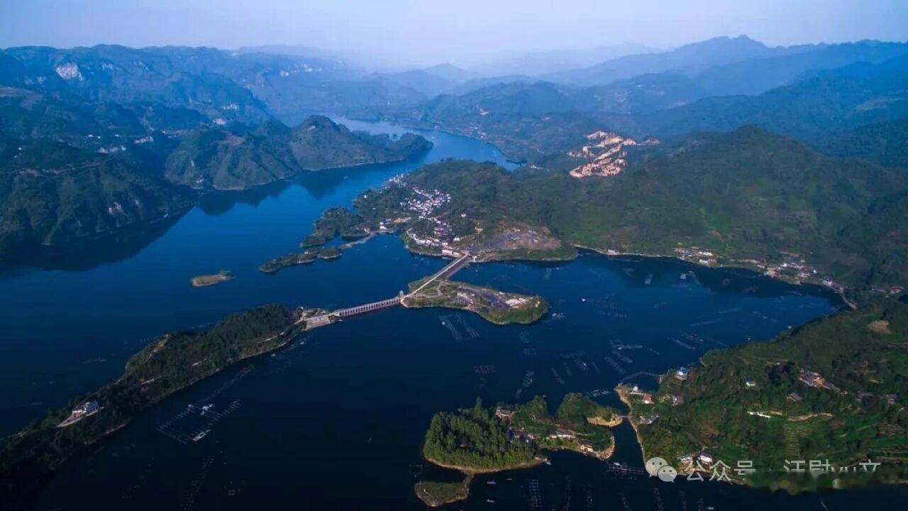 湘西的文化湘西在哪里？在地图上，它位于湖南西部，武陵山脉与雪峰山脉交错，沅水、酉