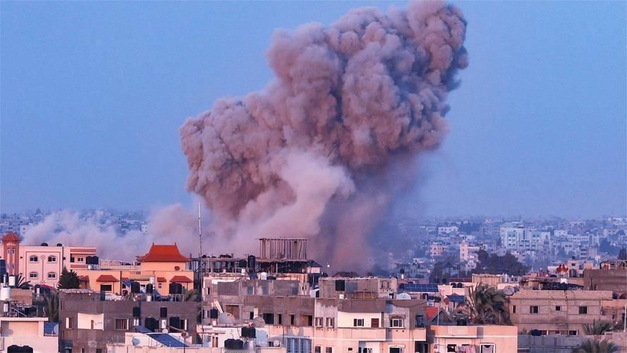 没有底线！
以色列下狠手了，二话不说就炸了黎巴嫩的医疗中心，31 名医护当场没了