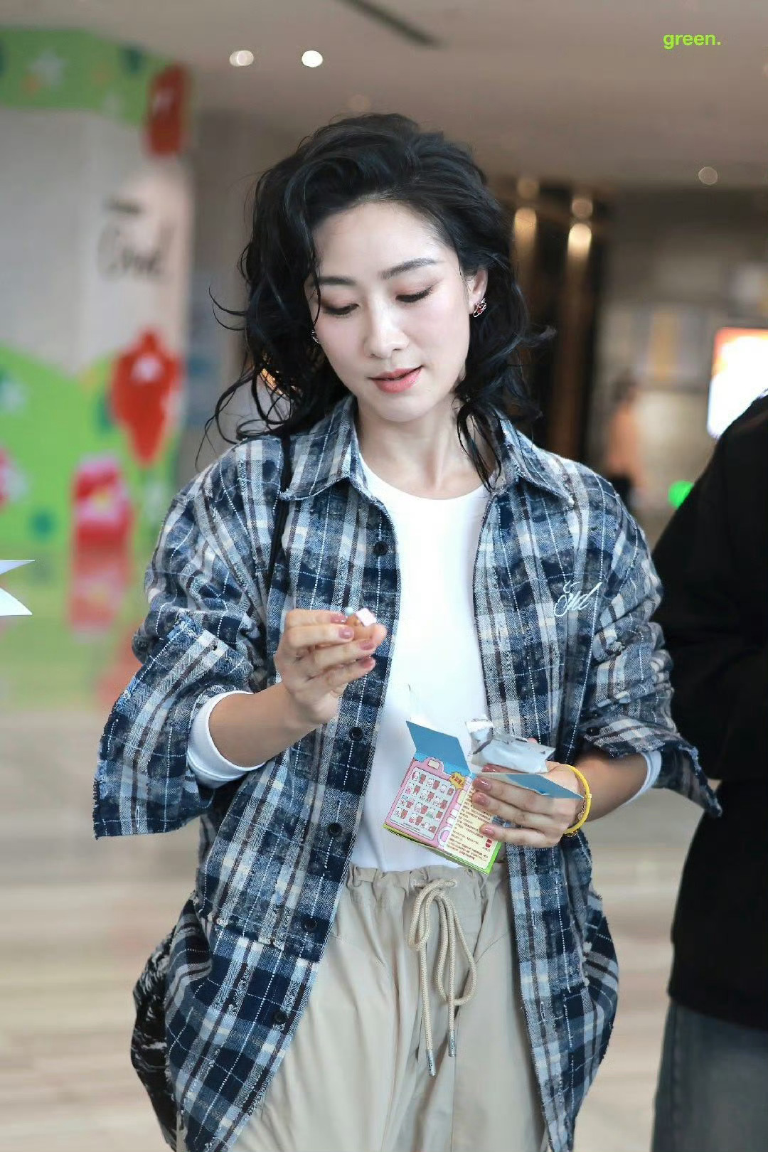 陶昕然浪姐出妆陶昕然浪姐出妆状态绝了，颜值气质双在线，美到让人移不开眼！ 