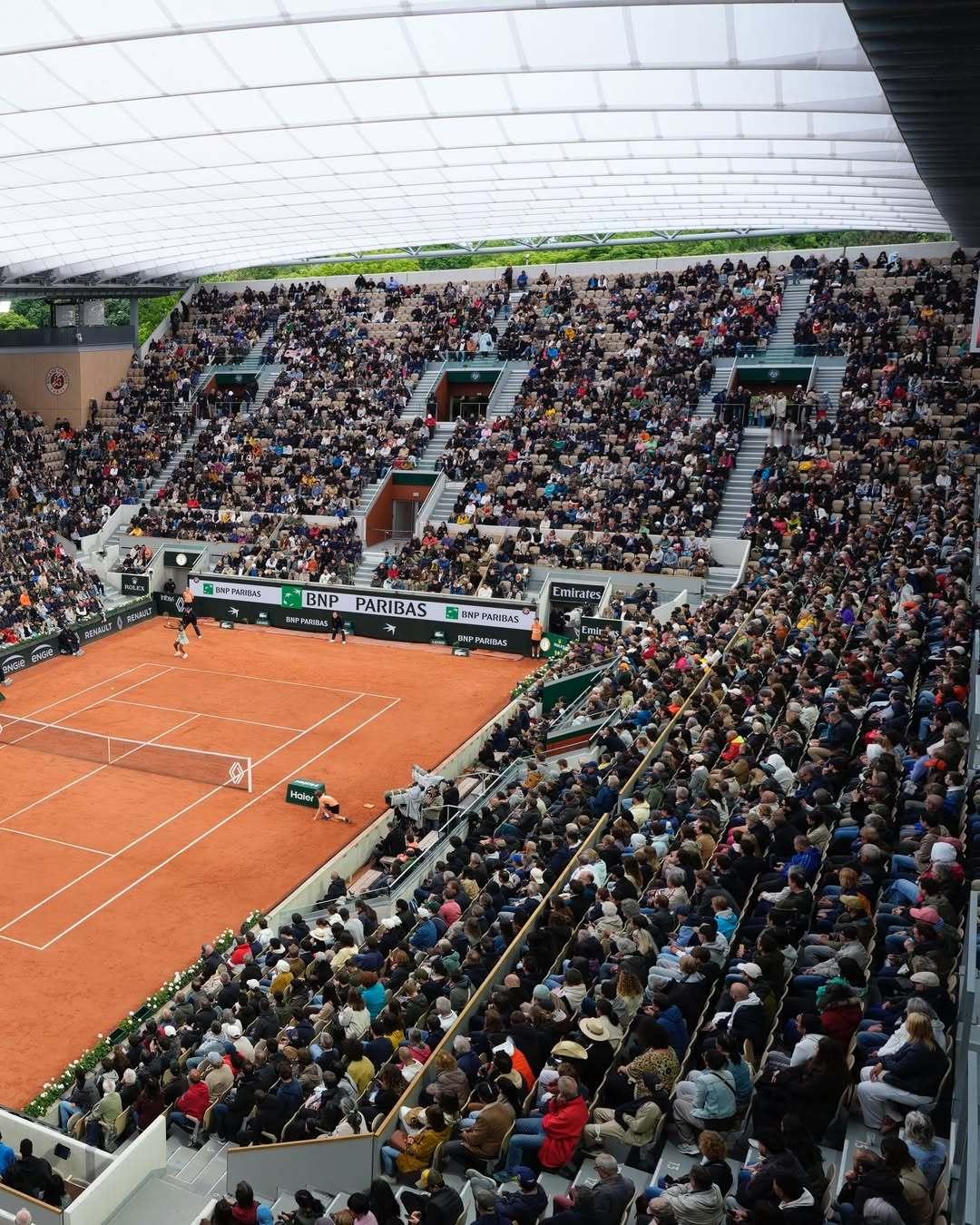 2026罗兰加洛斯 资格赛首轮进行中 🎾先来感受座无虚席的苏珊·朗格伦球场 ?