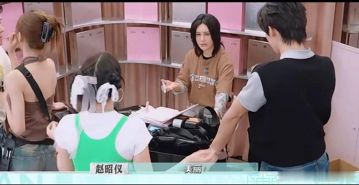 这哪是收银台这是尚雯婕的讲台巴黎合伙人名场面 看《巴黎合伙人》被尚雯婕惊到！收银
