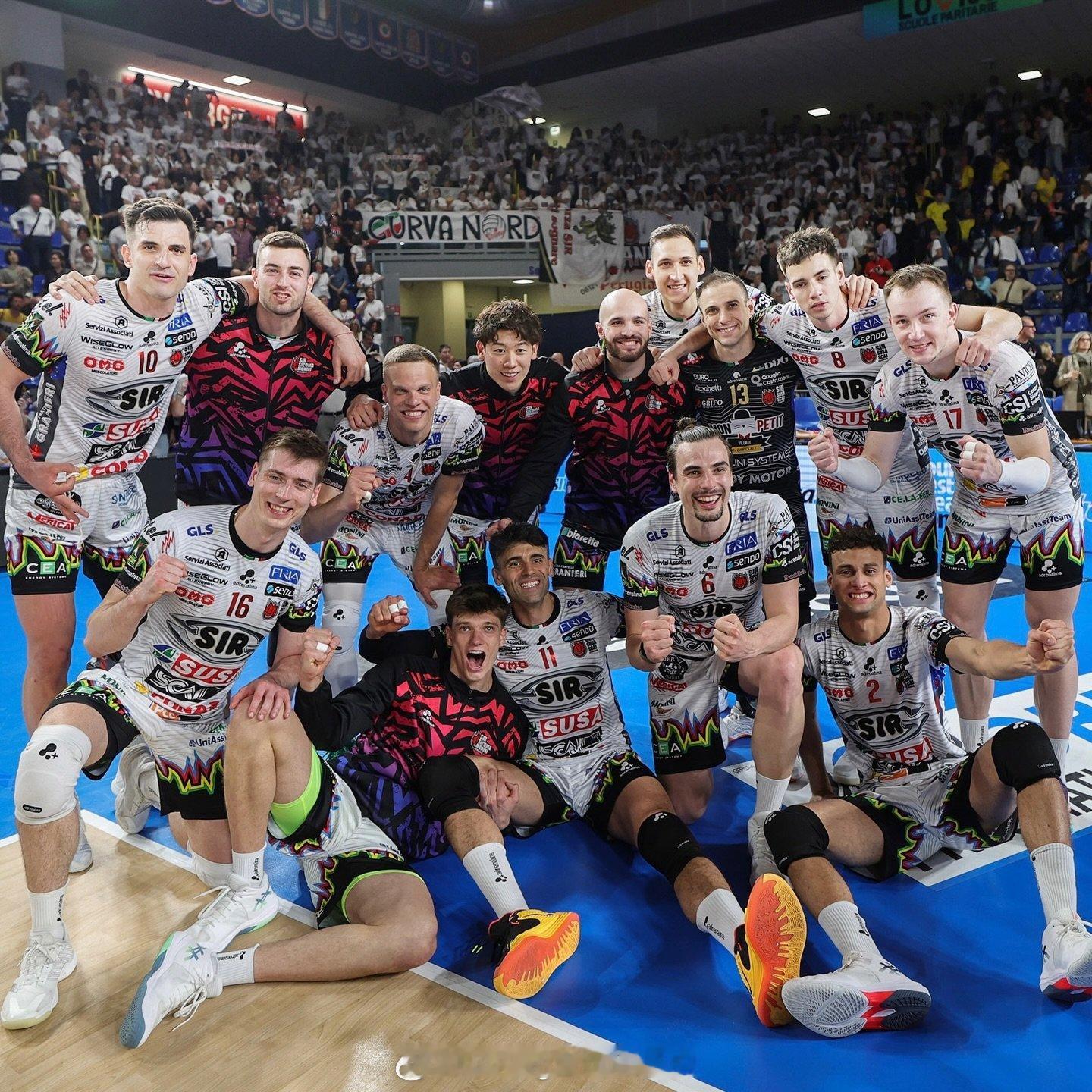 意超男排联赛本赛季排名。🏆Perugia🥈Lube🥉Verona4. Pi