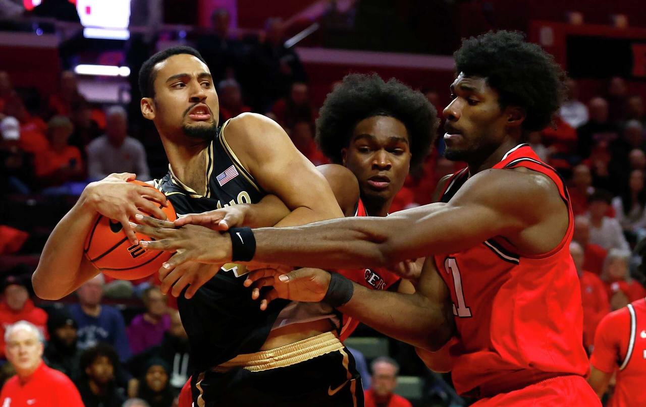 普渡大学以81比65战胜了罗格斯大学。普渡大学大五先发锋线特雷-考夫曼-雷恩（T