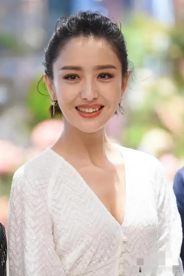 我预测

佟丽娅很难再嫁人了!

不是因为现在年龄有点大了，也不是因为和陈思诚生