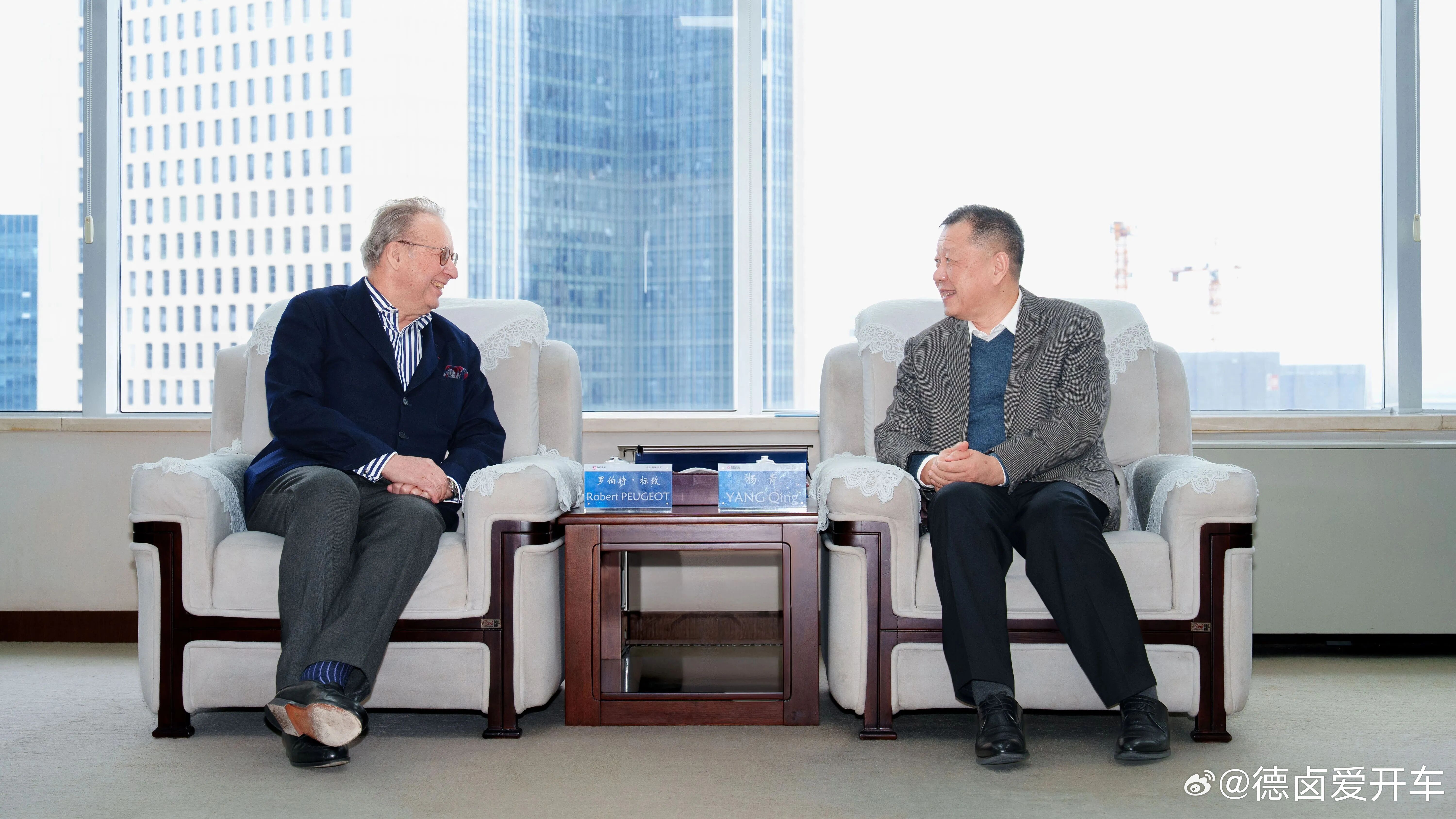 Stellantis 集团高管团队近期到访中国，带队的是集团的副董事长罗伯特·标
