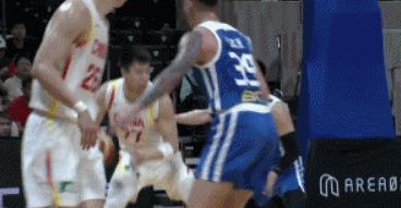 张镇麟只用两场比赛，基本快要把自己打出国家队，看看同位置上朱俊龙高效发挥，再看看