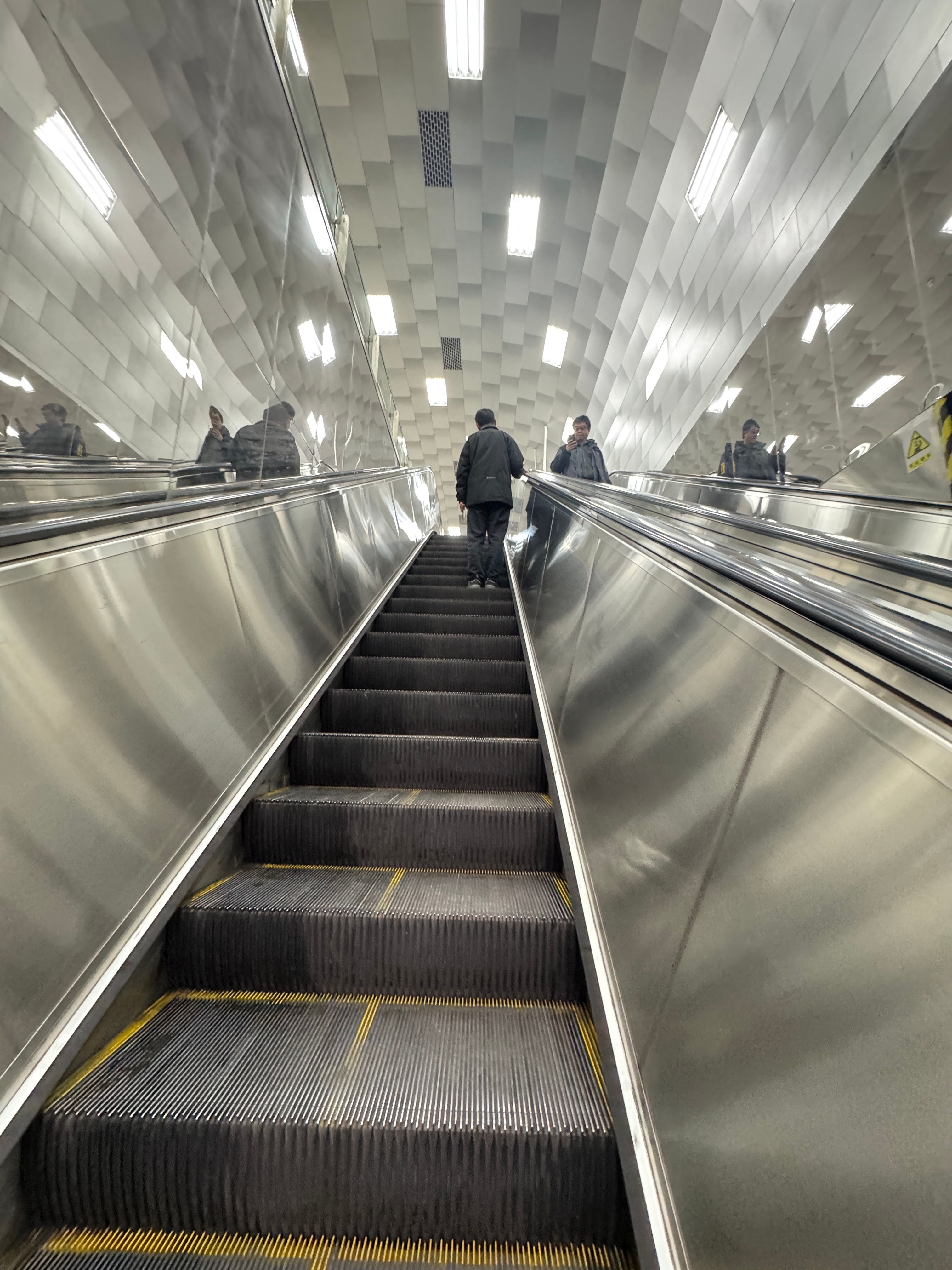 半年坐一次北京的地铁 每次都能被挤晕（正好赶在了下班高峰期