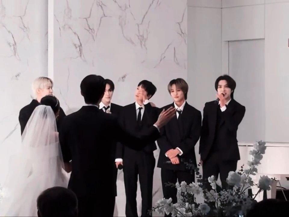 WayV威神V参加经纪人婚礼威神V参加经纪人婚礼唱祝歌 威神V参加大经纪人的婚礼