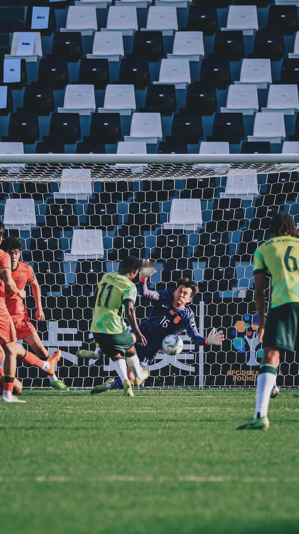 火锅店偶遇门将李昊喜提签名在火锅店偶遇u23李昊是什么体验 这也太幸运了吧，火锅