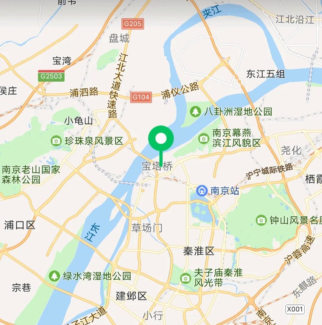 以前看书上，沿长江两岸建城的大城市就是武汉，一般沿江城市都在长江一侧。现在发现，