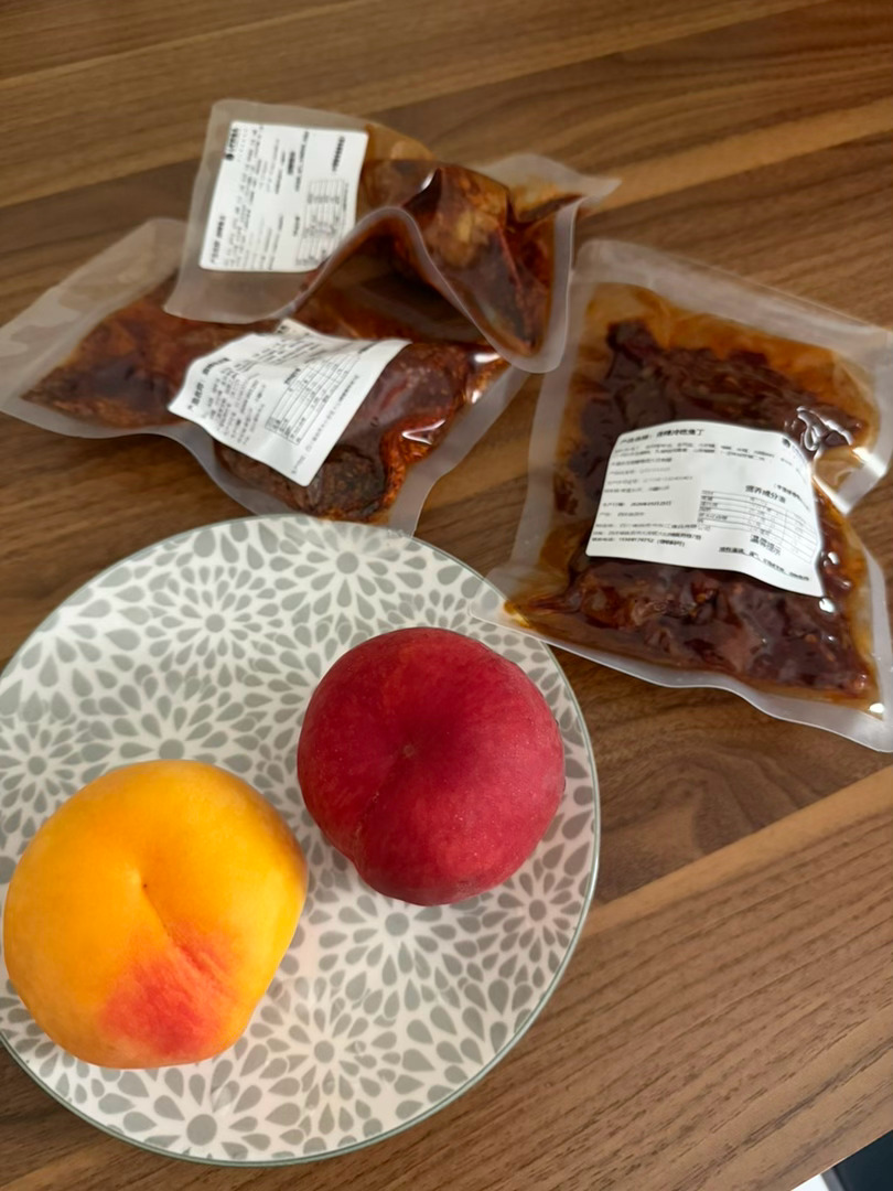 阿姨问我是不是带货主播，家里天天有快递还说这个桃子品相好