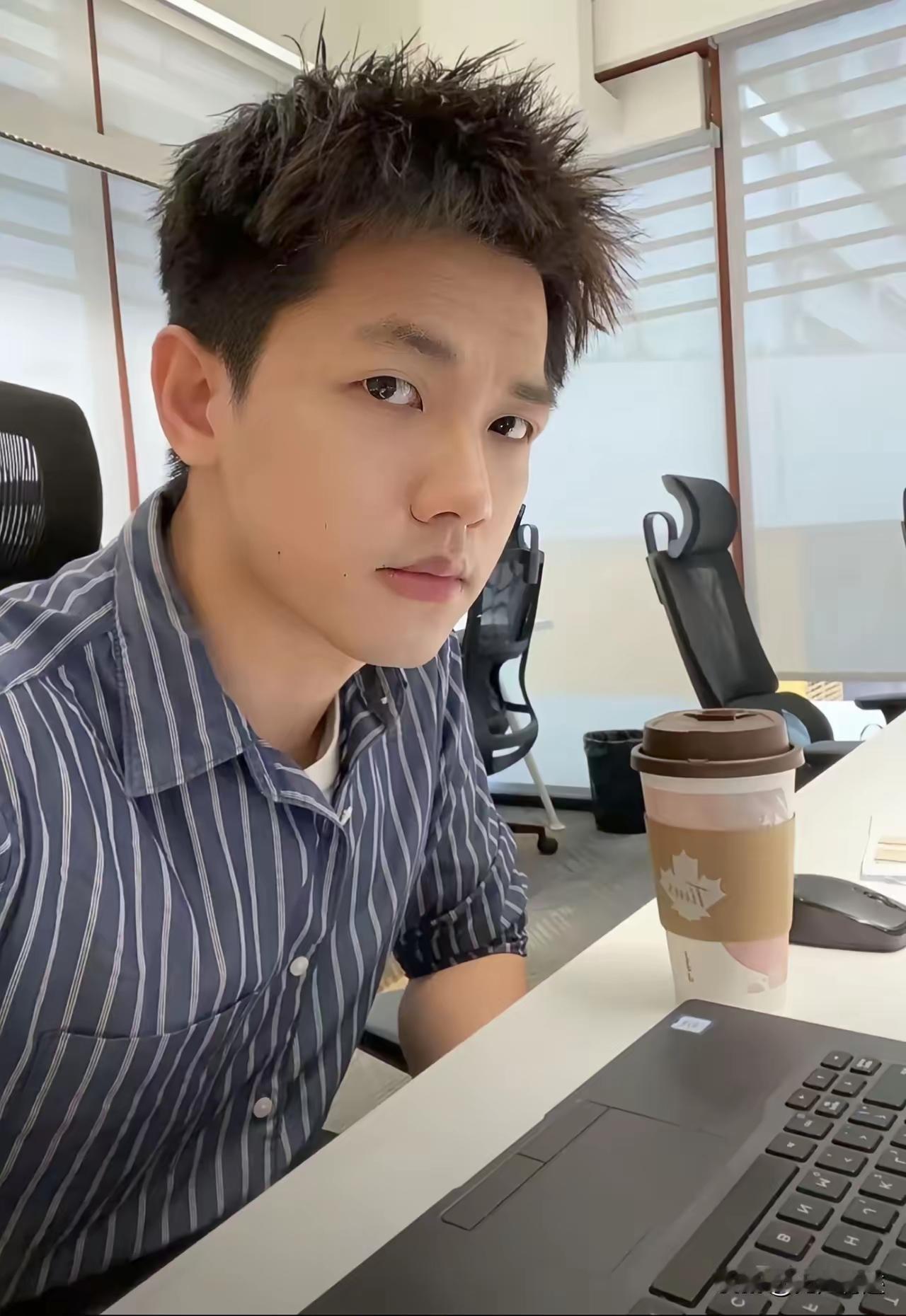 “我要结束的不是生命，而是痛苦。”这是谢家振留给这个世界的一句话。他和黄汶雯步入